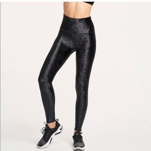 Beyond Yoga crushed alloy High Waist Velour Black Size M